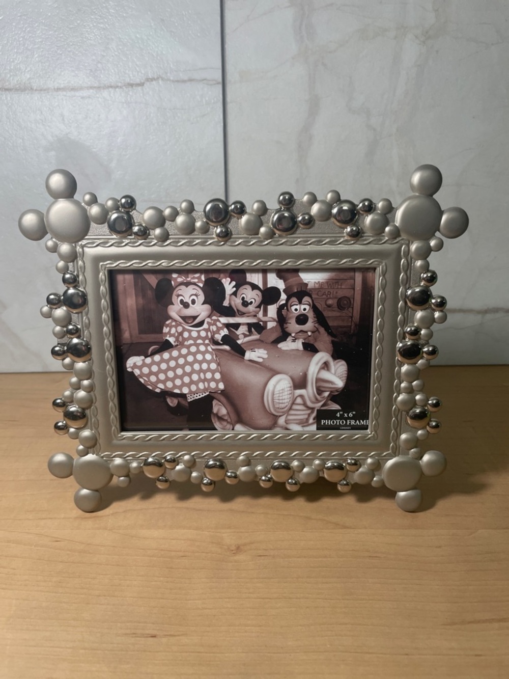New Disney Parks Mickey Head Metal 4x6 Picture Frame